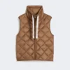 Vattert, vannavvisende nylon-canvas-vest, karamell Vattert, vannavvisende nylon-canvas-vest, karamell