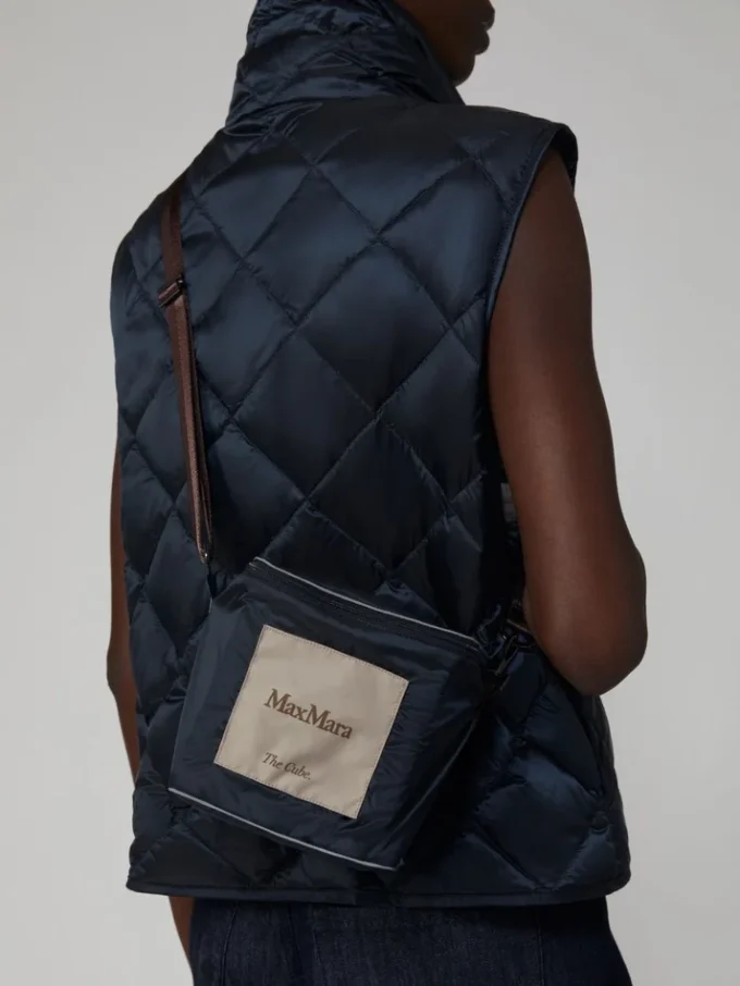 Vattert, vannavvisende nylon-canvas-vest, midnattsblå