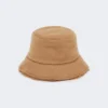 Vendbar cloche-hatt i kamel- og teddy-stoff, kamel Vendbar cloche-hatt i kamel- og teddy-stoff, kamel