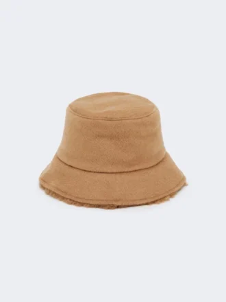 Vendbar cloche-hatt i kamel- og teddy-stoff, kamel